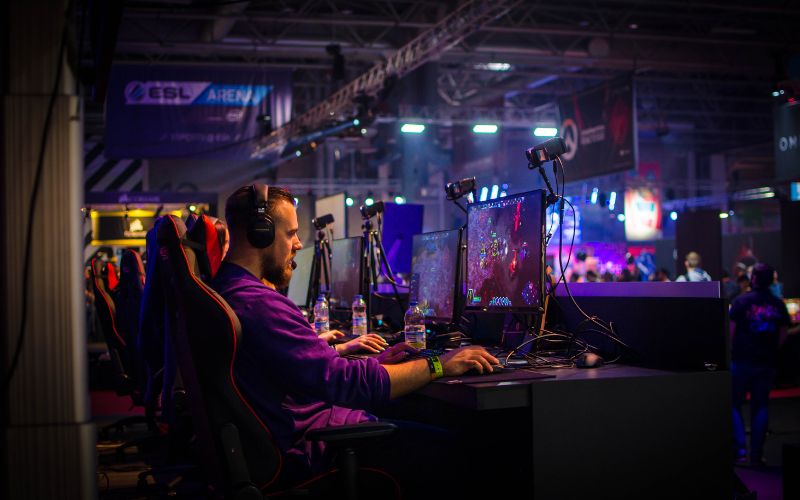 Hình thức thi đấu của môn thể thao điện tử Esport là gì?